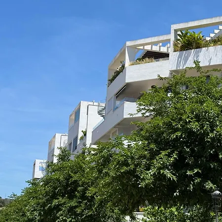 Apartmán Modern 2bed With Pool & Terrace *